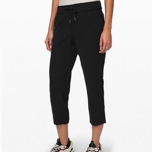 Lululemon on the fly capris pants